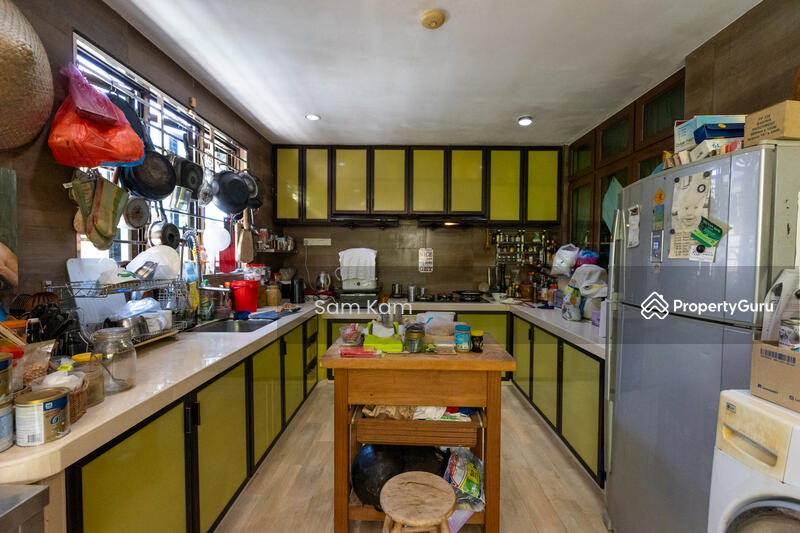 Beautiful 2.5 Storey Semi Detached with Koi Fish Pond untuk Untuk Dijual - RM 1,650,000, Mac 2026 - PropertyGuru.com.my