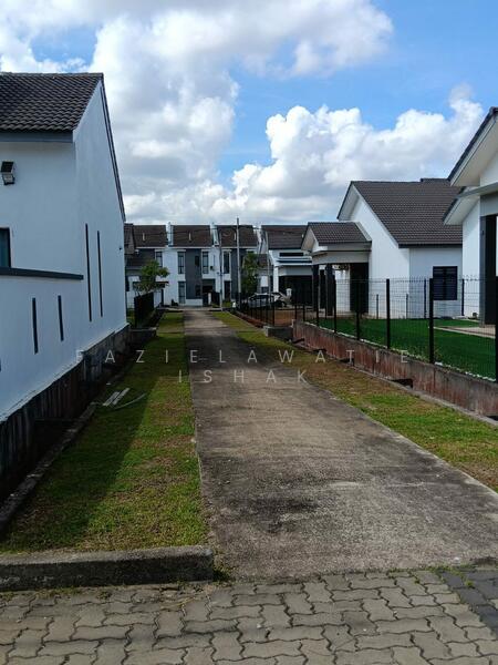 For Rent - [FOR RENT] Teres 1.5 Tingkat Precint 7, Springvales, Kotasas, Kuantan