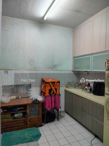 Dry Kitchen & Cabinet