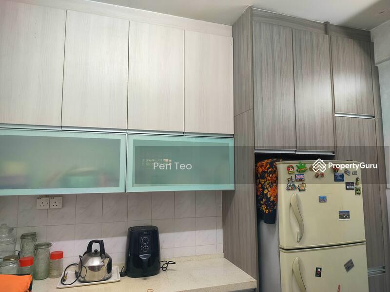 Dry Kitchen & Cabinet