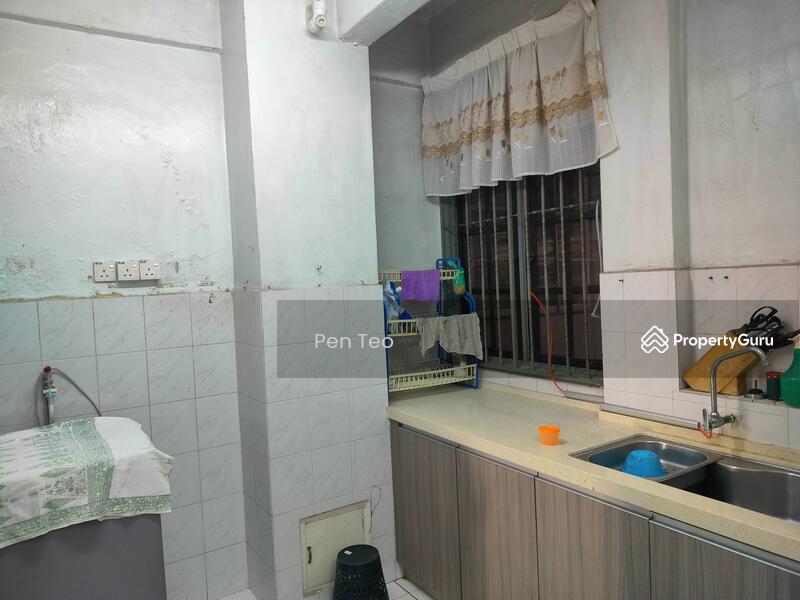 Dry Kitchen & Cabinet