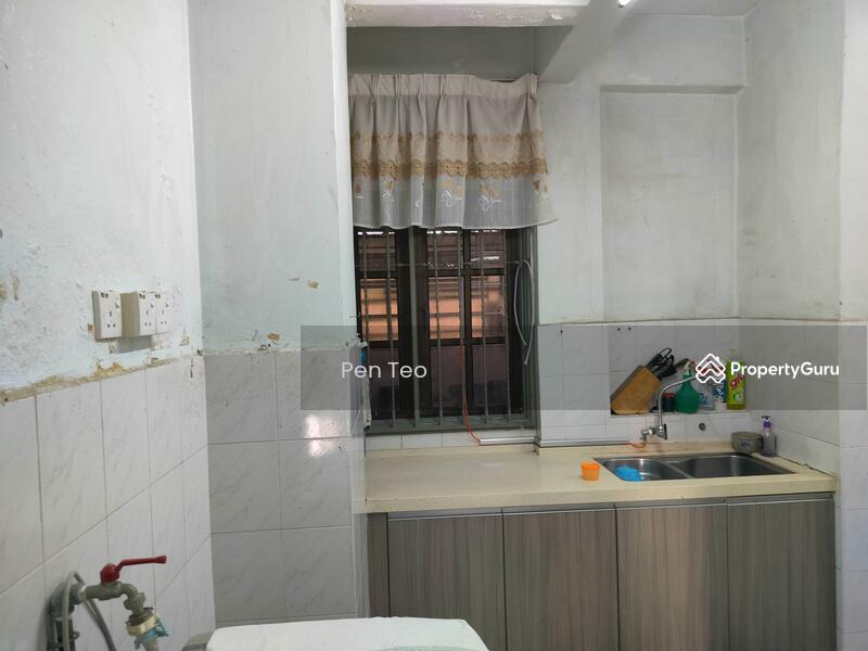 Dry Kitchen & Cabinet