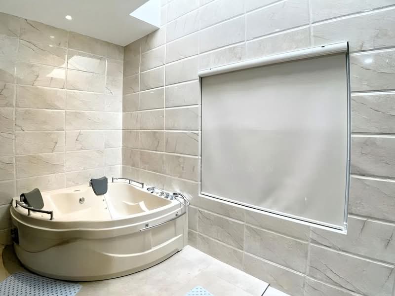 Rumah Banglo untuk Disewa di Taman Ampang Utama (Ampang) - Esther Tan - Bathroom - PropertyGuru.com.my
