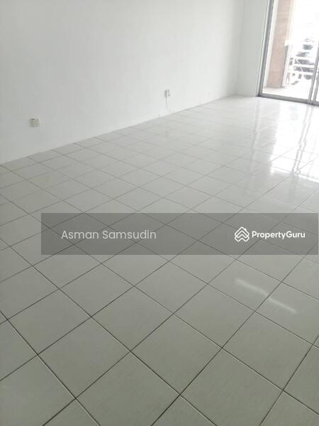Untuk Disewa - Townhouse in Subang Permata@Pangsapuri Seri Delima For Rental