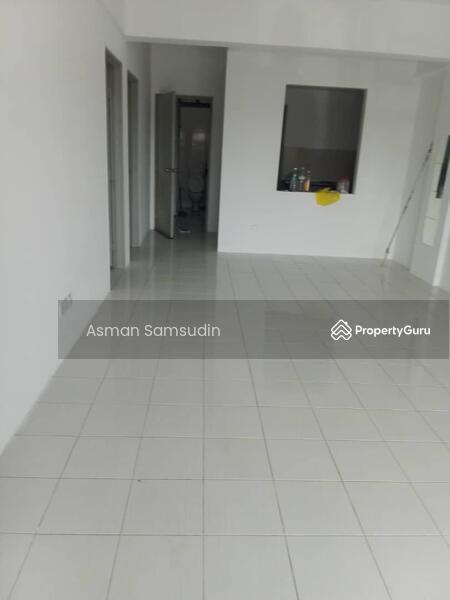 Untuk Disewa - Townhouse in Subang Permata@Pangsapuri Seri Delima For Rental