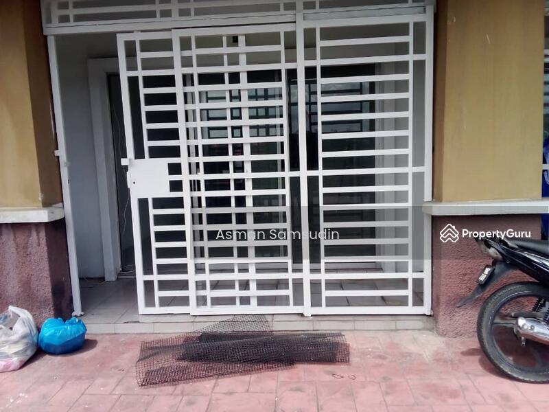 Untuk Disewa - Townhouse in Subang Permata@Pangsapuri Seri Delima For Rental