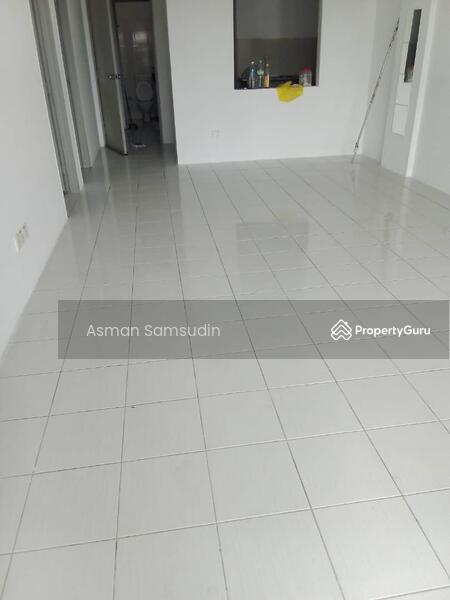 Untuk Disewa - Townhouse in Subang Permata@Pangsapuri Seri Delima For Rental