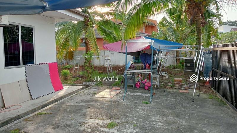 Untuk Dijual - 1 half terrace corner lot Seksyen 7 Kota Damansara