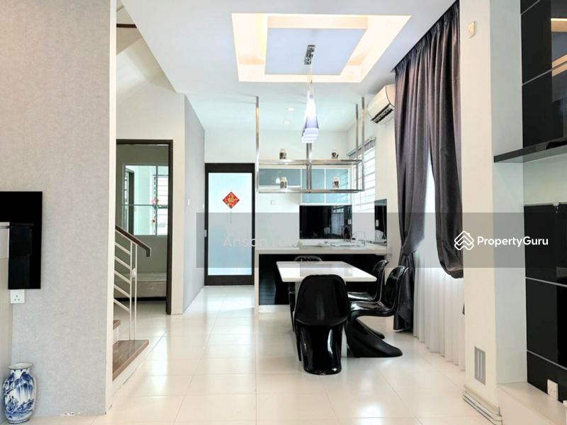 Untuk Dijual - 3 Storey Terrace 3,400sf Tastefully Renovation Lembah Permai
