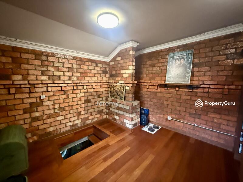 Untuk Dijual - Brick Balinese-inspired 3-storey Freehold Bungalow