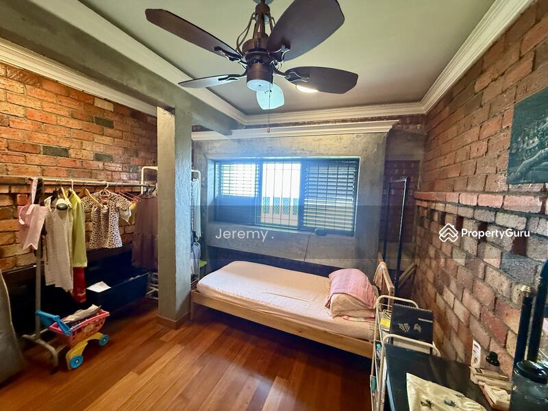 Untuk Dijual - Brick Balinese-inspired 3-storey Freehold Bungalow