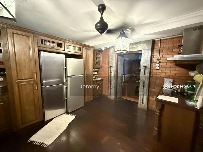 Untuk Dijual - Brick Balinese-inspired 3-storey Freehold Bungalow