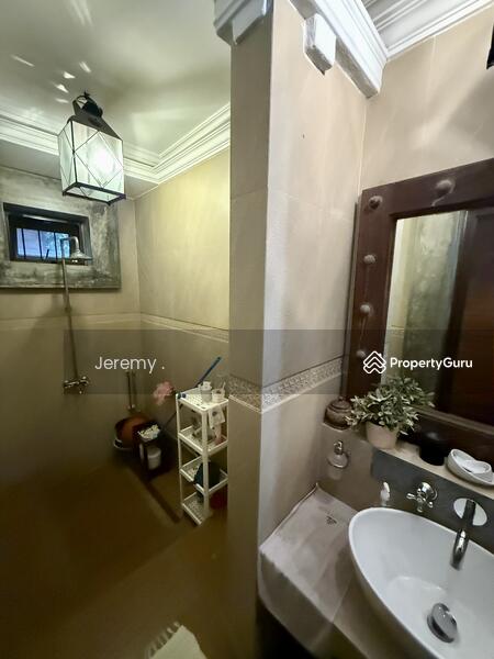 Untuk Dijual - Brick Balinese-inspired 3-storey Freehold Bungalow