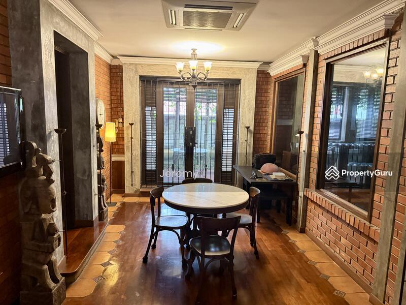 Untuk Dijual - Brick Balinese-inspired 3-storey Freehold Bungalow