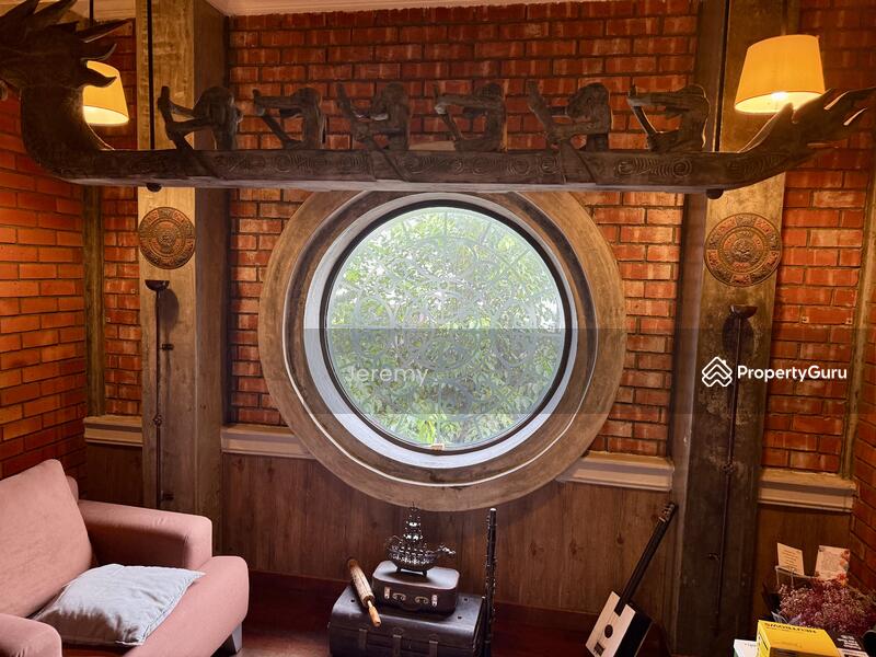 Untuk Dijual - Brick Balinese-inspired 3-storey Freehold Bungalow