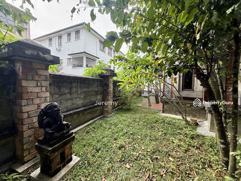 Untuk Dijual - Brick Balinese-inspired 3-storey Freehold Bungalow