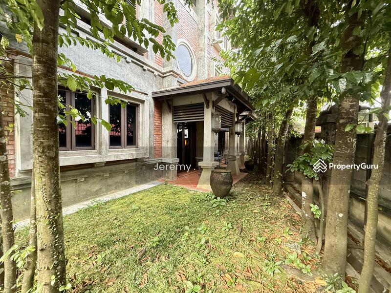 Untuk Dijual - Brick Balinese-inspired 3-storey Freehold Bungalow
