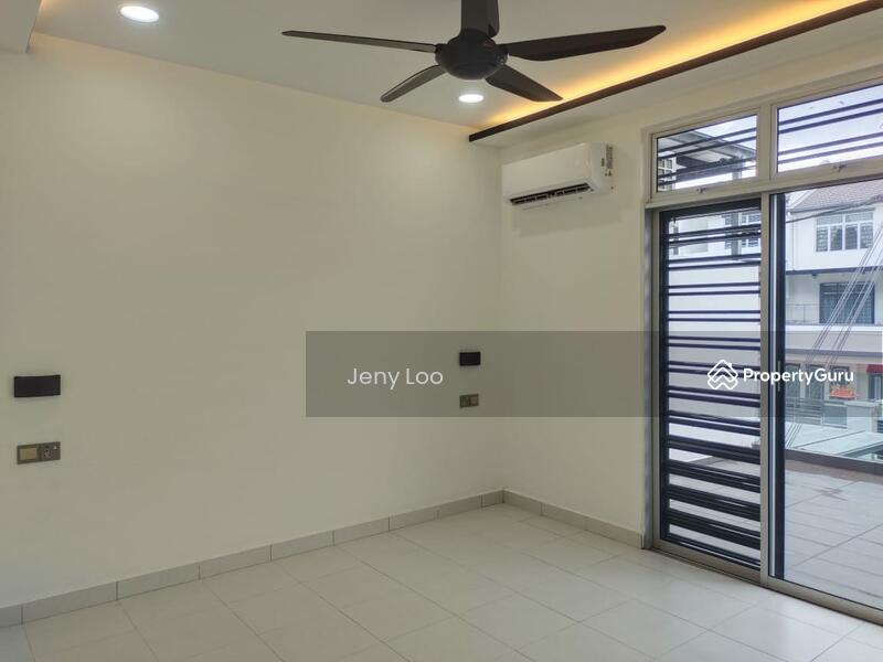 For Sale - Taman Pulai Mutiara Renovated 2.5 Storey Terraces House