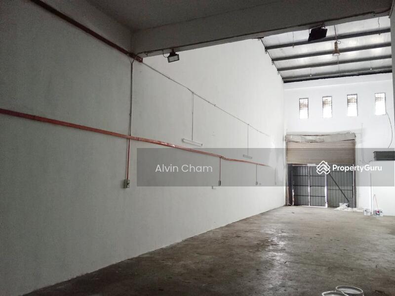For Rent - Mount Austin 1.5 Storey Terrace Factory For Rent