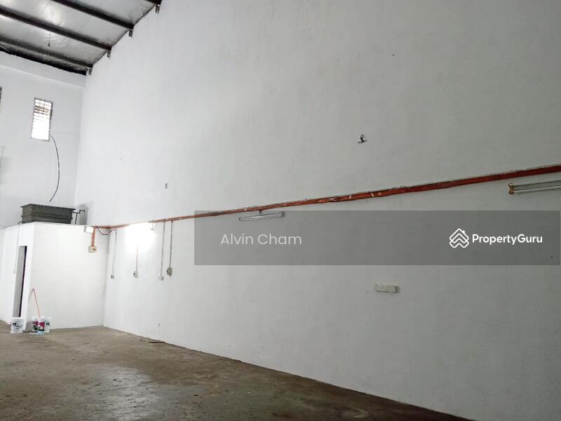 For Rent - Mount Austin 1.5 Storey Terrace Factory For Rent