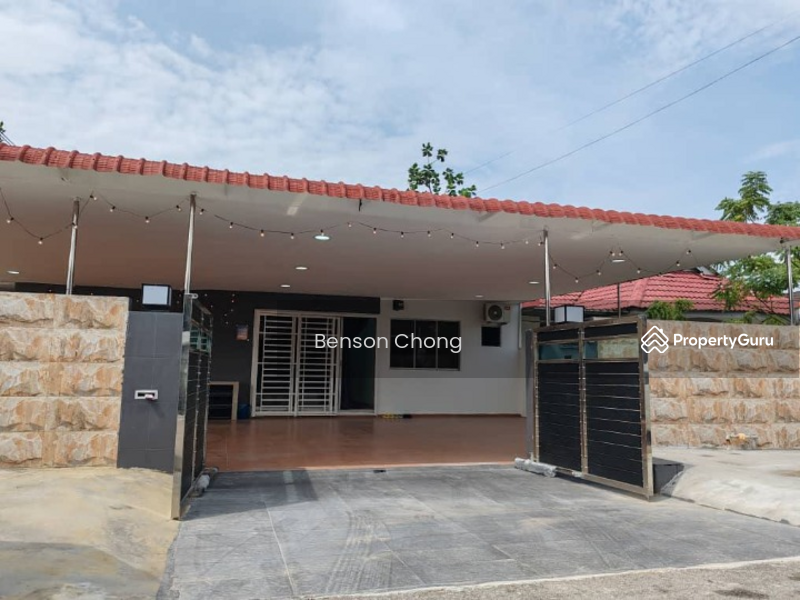 For Rent - Semi-D house at Taman Johor Jaya