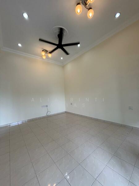 For Sale - Corner lot Semi D Olak Lempit