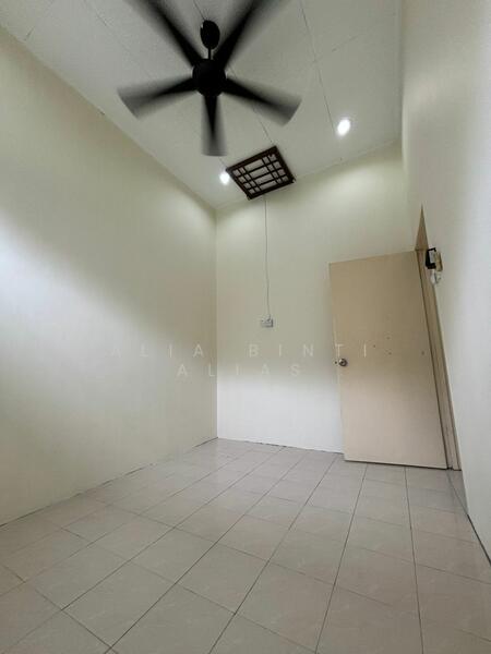 For Sale - Corner lot Semi D Olak Lempit