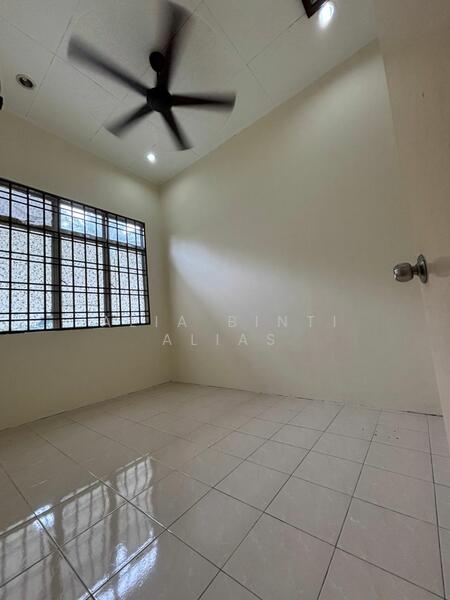 For Sale - Corner lot Semi D Olak Lempit