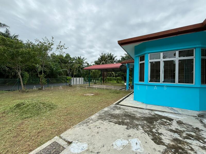 For Sale - Corner lot Semi D Olak Lempit