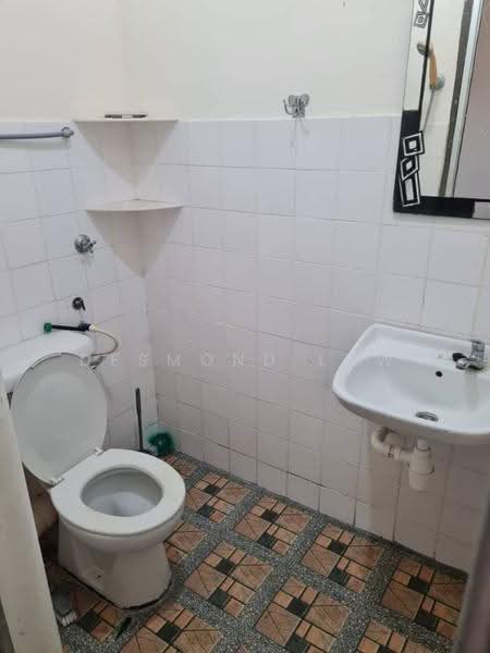 Pangsapuri untuk Disewa di Menara Kuda Lari - Desmond Low - Bathroom - PropertyGuru.com.my