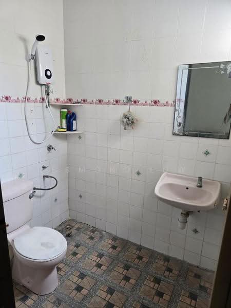 Pangsapuri untuk Disewa di Menara Kuda Lari - Desmond Low - Bathroom - PropertyGuru.com.my