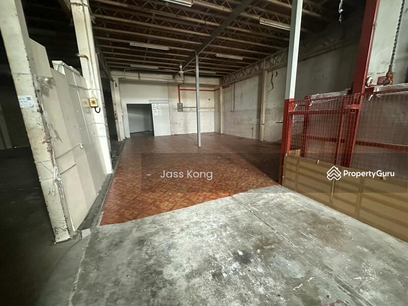 For Rent - 2 Storey Corner Unit Industri Shop Lot Alma