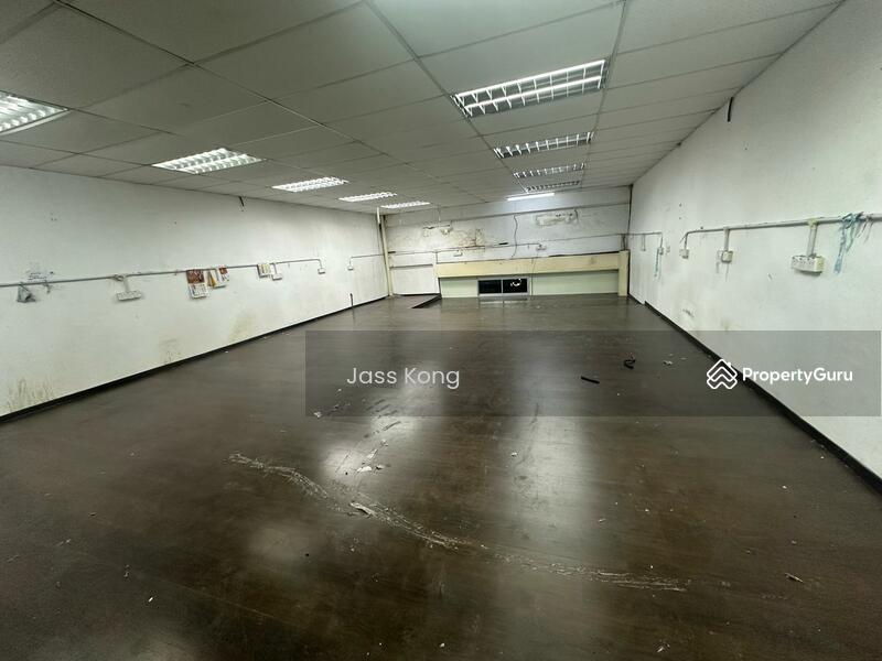 For Rent - 2 Storey Corner Unit Industri Shop Lot Alma