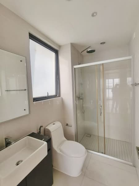 Condominium for Sale at Kings Bay @ Country Garden Danga Bay - Neilson Tan - Bathroom - PropertyGuru.com.my