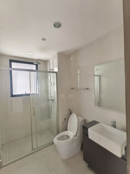 Condominium for Sale at Kings Bay @ Country Garden Danga Bay - Neilson Tan - Bathroom - PropertyGuru.com.my