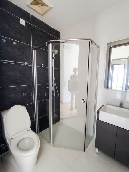 Condominium for Sale at Kings Bay @ Country Garden Danga Bay - Neilson Tan - Bathroom - PropertyGuru.com.my
