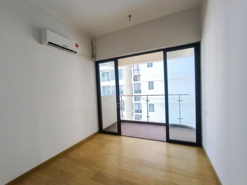 Condominium for Sale at Kings Bay @ Country Garden Danga Bay - Neilson Tan - Balcony - PropertyGuru.com.my