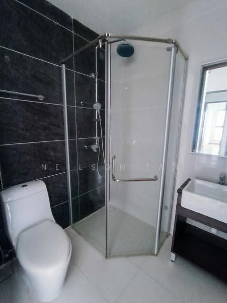 Condominium for Sale at Kings Bay @ Country Garden Danga Bay - Neilson Tan - Bathroom - PropertyGuru.com.my