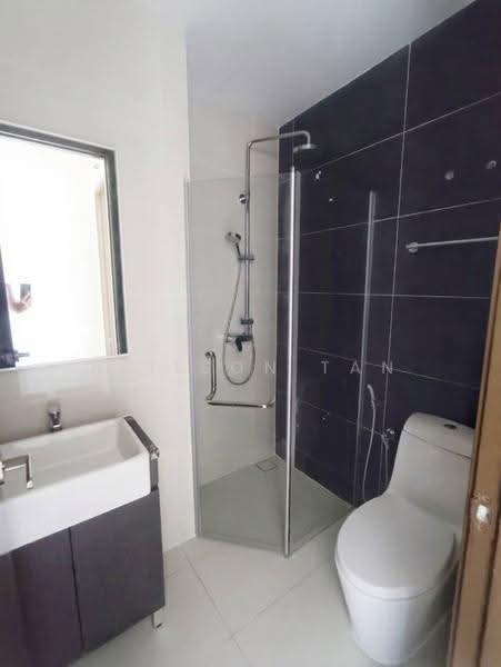 Condominium for Sale at Kings Bay @ Country Garden Danga Bay - Neilson Tan - Bathroom - PropertyGuru.com.my