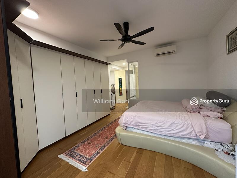 The biggest ever master bedroom with 9 door built in wardrobe 