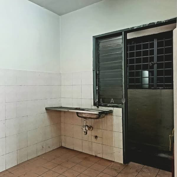 Apartment for Sale at Idaman Sutera - Tony Lau - Kitchen - PropertyGuru.com.my