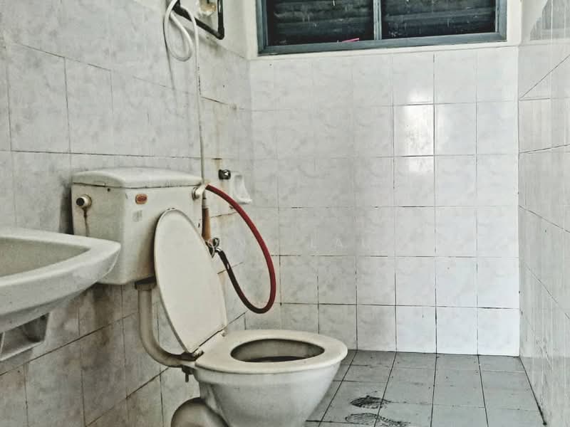Apartment for Sale at Idaman Sutera - Tony Lau - Bathroom - PropertyGuru.com.my