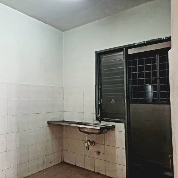 Apartment for Sale at Idaman Sutera - Tony Lau - Kitchen - PropertyGuru.com.my