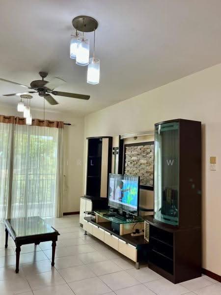 Kondominium untuk Disewa di Molek Pine 1 - Shirley Haw - Living Room - PropertyGuru.com.my