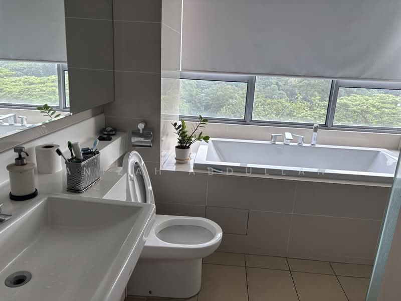 Service Residence for Sale at Suasana Bukit Ceylon / Raja Chulan Residences - Anizah Abdullah - Bathroom - PropertyGuru.com.my