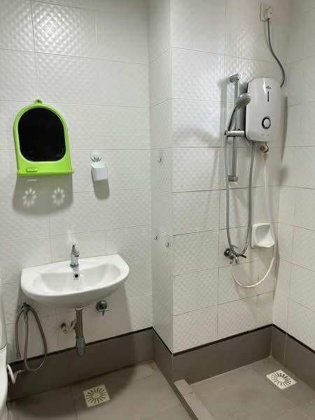 Service Residence for Sale at Seasons Amara Larkin - Alviss Tay - Bathroom - PropertyGuru.com.my