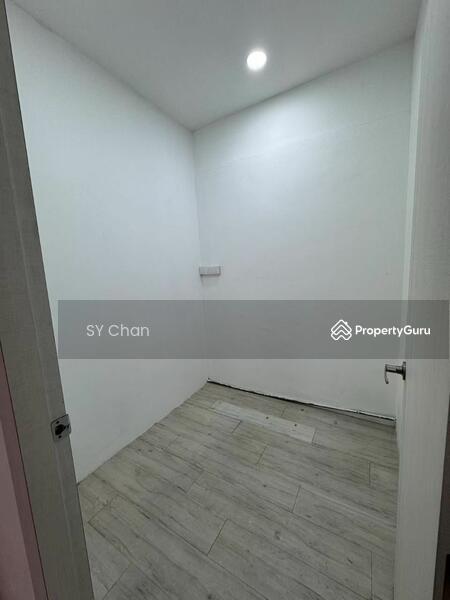 Untuk Disewa - Bandar Puteri Puchong Corner Shop Office for Rent