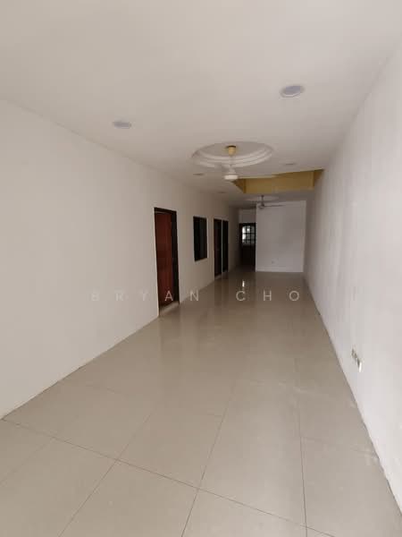 1-storey Terraced House for Sale in Taman Sri Serdang (Seri Kembangan) - Bryan Cho - Corridor - PropertyGuru.com.my
