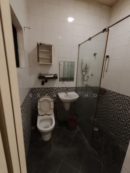 1-storey Terraced House for Sale in Taman Sri Serdang (Seri Kembangan) - Bryan Cho - Bathroom - PropertyGuru.com.my