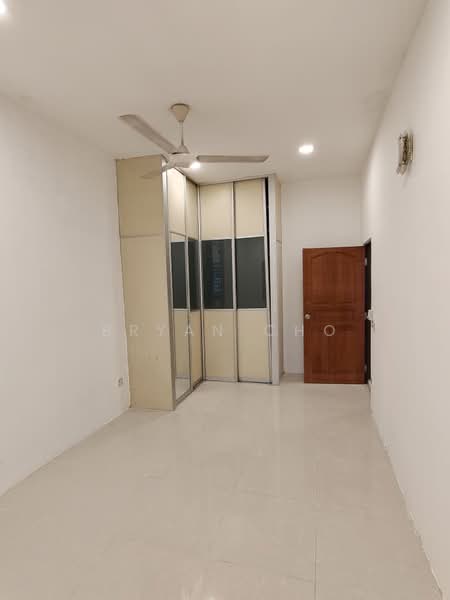 1-storey Terraced House for Sale in Taman Sri Serdang (Seri Kembangan) - Bryan Cho - Bedroom - PropertyGuru.com.my